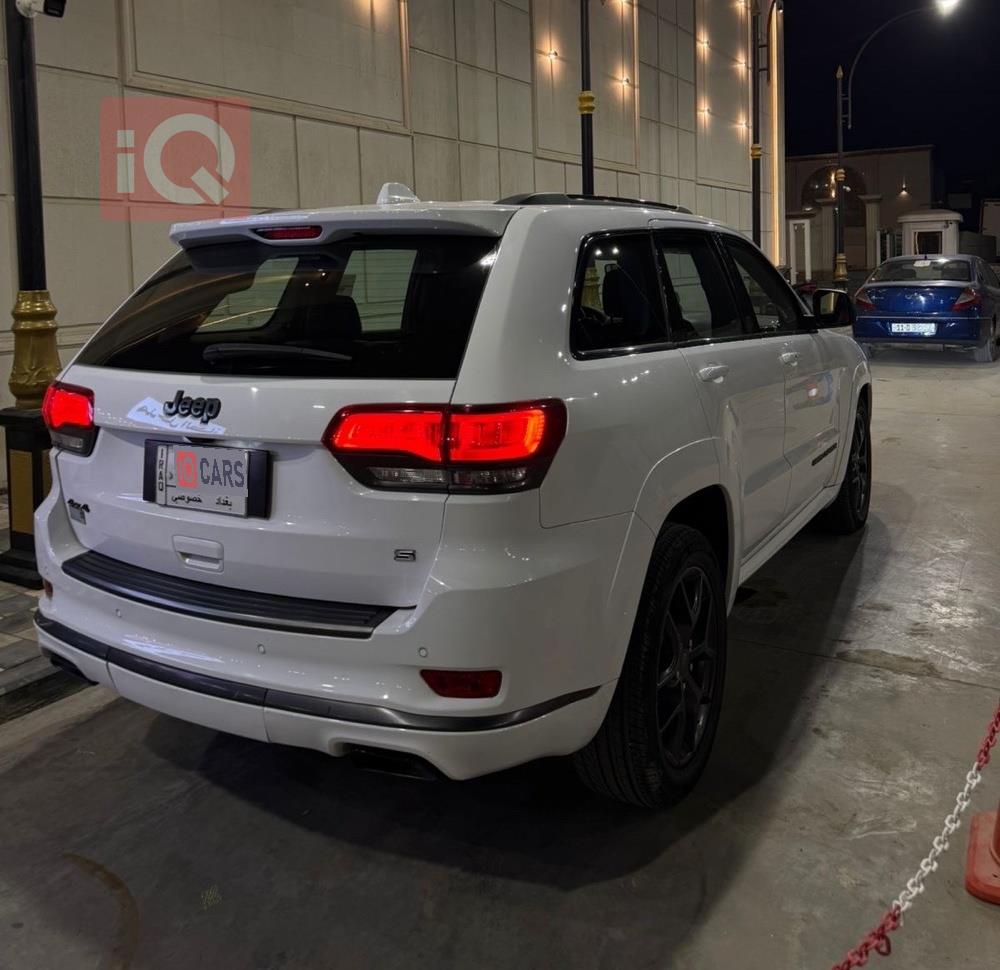 جیپ گراند شیرۆکی